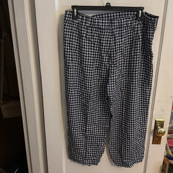 NWT Zac & Rachel crop pants size 1X. - Picture 3 of 6